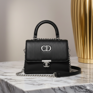 Elegant Chain Shoulder Bag